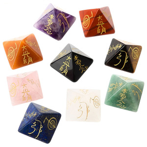 Juego de Piedras Curativas de Cristal Reiki con Pirámides Grabadas Naturalmente, Cho Ku Rei, Sei Hei Ki, Hon Sha Ze <span class=keywords><strong>Sho</strong></span> Nen, Dai Ko Myo 25mm * 20mm - Product Image 1