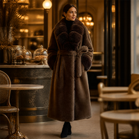 Manteau long en fausse fourrure éco-responsable marron foncé pour femme Zeyu, col large contrastant et bouffant, ceinture à la taille, vêtement d'extérieur chaud pour l'hiver, ODM / OEM