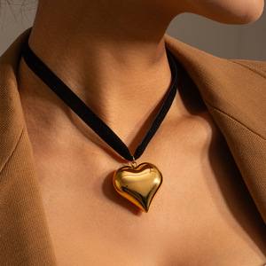 Pendentif tridimensionnel en forme de coeur en acier inoxydable plaqué argent chaîne perlée en <span class=keywords><strong>fil</strong></span> de <span class=keywords><strong>nylon</strong></span> <span class=keywords><strong>collier</strong></span> de tempérament de cadeau de <span class=keywords><strong>perle</strong></span> - Product Image 3