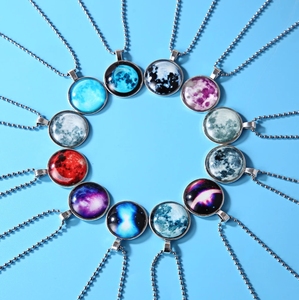 Collana Vintage Lunare Fluorescente che si Illumina al Buio, Gioielli da Donna con Ciondolo Lunare Cabochon che si Illumina al Luce - Product Image 6