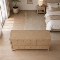 Commode à 9 tiroirs en chêne massif, style luxe discret et moderne, pour suite de chambre principale