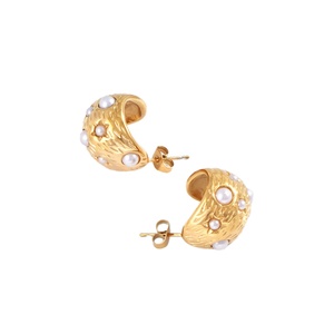 Boucles d'oreilles clous tendance personnalisables en acier inoxydable plaqué or 18 carats, étanches, avec perles incrustées en forme de goutte d'eau, pour femmes - Product Image 1
