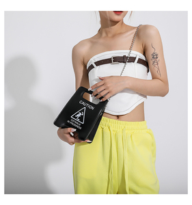 Migliori nuovi prodotti moda impermeabile catena di tendenza segnale di avvertimento a forma di tracolla borsa da donna - Product Image 5