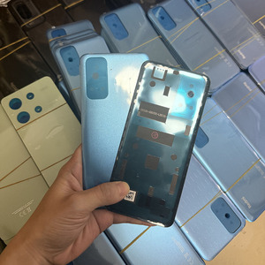 Cache arrière de remplacement OEM de qualité supérieure avec adhésif pour Realme 14 Pro 5G RMX5051, avec lentille de caméra - Product Image 4