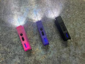 ไฟฉายพลาสติกหลากสีสัน ไฟ LED สีขาว พกพาสะดวก ของขวัญแปลกใหม่สำหรับงานอีเว้นท์และกิจกรรมต่างๆ - Product Image 2