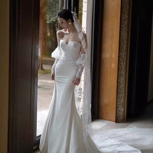 Drop Shipping 2025 Nouveau modèle Satin de sirène Robe de mariée de voyage à la française pour femmes Élégant Rétro Robe de mariée principale sans bretelles Voiles de mariée - Product Image 5