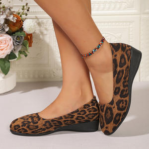 Venta al por mayor de bailarinas de estilo americano europeo zapatillas de punta estrecha correa cruzada ligero cómodo transpirable zapatos para caminar - Product Image 3