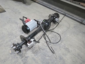 <span class=keywords><strong>Train</strong></span> électrique à quatre roues avec moteur avant et <span class=keywords><strong>arrière</strong></span> alimenté par batterie ferroviaire - Product Image 3