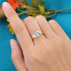 แหวนหมั้นทรงหกเหลี่ยมประดับมูนสโตนสีน้ำเงิน ทองคำ 14K สำหรับผู้หญิง - Product Image 6