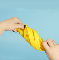 Fabricant en gros de jouets sensoriels à bulles rouges personnalisés en forme de fraise, jouets anti-stress en silicone pour enfants ayant des besoins spéciaux