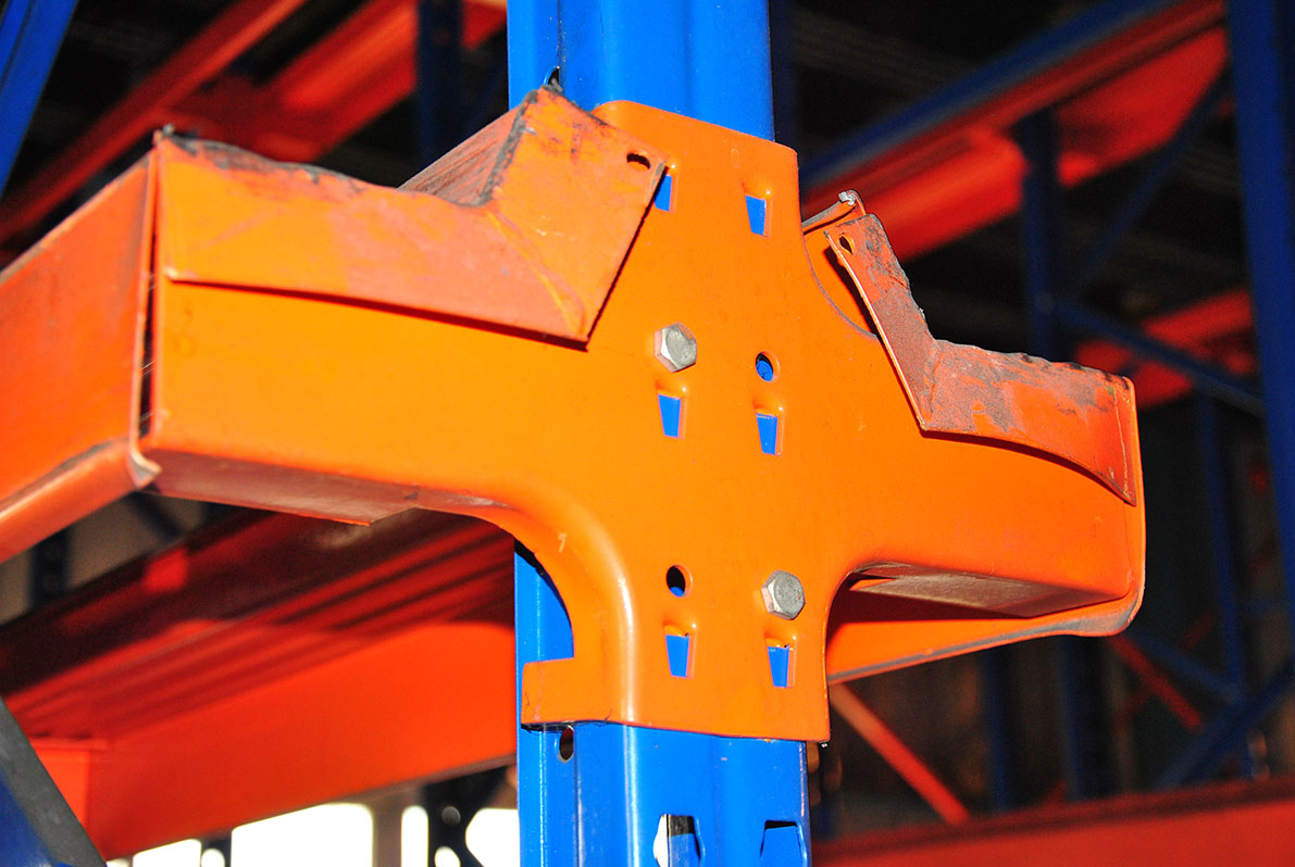 Customized Welded Steel Drive In Pallet Rack Dividers workshop