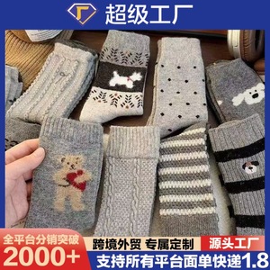 Calcetines cálidos de media pantorrilla para mujer con diseño de oso de dibujos animados, calcetines gruesos flocados para estar en casa, para otoño e invierno, estilo juvenil que mantiene el calor - Product Image 5