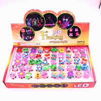 Fête vacances fournitures anneaux lumineux créatifs enfants noël lumière LED jouets Flash LED dessin animé fête anneau décorations cadeau