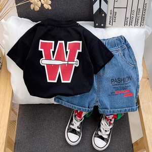 Phong cách mới mùa hè bé trai Bảng chữ cái bóng chày BAT ngắn tay và quần short denim phù hợp với - Product Image 3