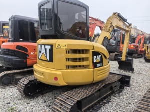 Excavadora Hidráulica CAT 304cr de Segunda Mano, Fabricada en Japón, Certificación CE, Cucharón Kubota, Ideal para Proyectos de Pequeña Escala - Product Image 1