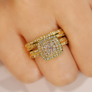 Anello con Diamante T0813 in Oro Giallo, Taglio Brillante Rotondo Naturale, Colore G, Gioiello da Donna per Fidanzamento - Product Image 3