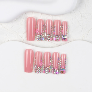 24 pièces Diamants roses scintillants Motif Amande <span class=keywords><strong>Faux</strong></span> Ongles Modèle Cercueil Ongles Artificiels Pressés - Product Image 4