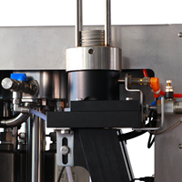 Machine de scellage de bouteilles mobile 4-en-1 1200 CPH, remplisseuse isobare automatique, sertisseuse haute précision pour boissons gazeuses en aluminium 330 ml 500 ml