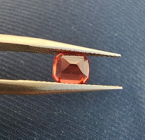 พลอยสปิเนลธรรมชาติทรงคุชชั่น คุณภาพเยี่ยม น้ำหนัก 1.00 กะรัต สีส้มสดใส สะอาดตา สำหรับทำเครื่องประดับตามสั่ง - Product Image 2