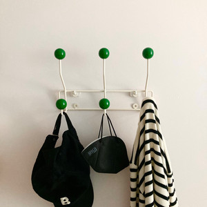 <span class=keywords><strong>Porte</strong></span>-chapeaux mural vintage coréen en fer forgé avec 6/8 boules en bois vert crème pour suspendre - Product Image 2