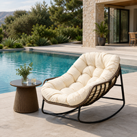 Chaise à bascule moderne en rotin pour l'extérieur - Imperméable et légère pour le jardin, la plage, la terrasse