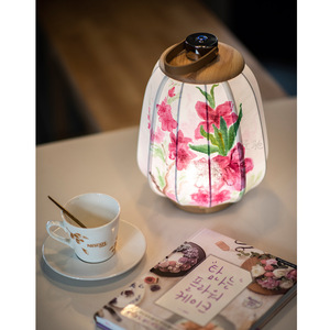 Zhongshan City Guyue Lighting Factory Touch Control <b>Led</b> <b>Table</b> Lamp Battery Powered Cordless <b>Bedside</b> Night Light With Floral - Product Image 2