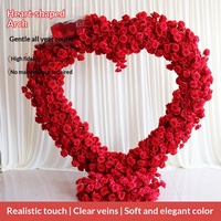 Arche en forme de cœur en acier galvanisé avec motif floral et cœurs rouges, roses artificielles haut de gamme réalistes pour décoration de mariage