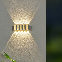 Applique murale LED extérieure étanche avec garniture dorée en nid d'abeille et éclairage multi-faisceaux - Universelle pour villa, couloir, hall, balcon