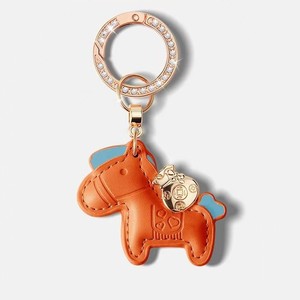 Porte-clés de luxe en cuir PU personnalisé avec motif cheval, breloque de sac, pendentif, porte-clés de voiture – Grande Vente - Product Image 5