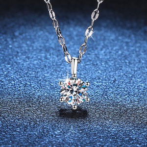 Collier pendentif en moissanite personnalisé, couleur D, pureté VVS1, passe le testeur de diamant, serti à griffes, 1 carat - Product Image 2