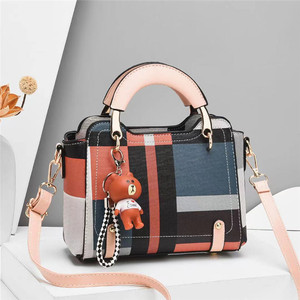 <span class=keywords><strong>2022</strong></span> femmes petit ours pendentif bandoulière sacs à main fermeture éclair couture Technique élégant commerce extérieur sacs à bandoulière explosif - Product Image 2