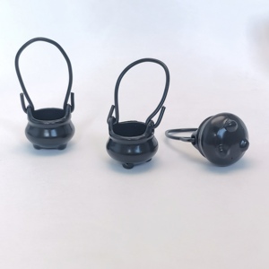Mini chaudron noir en résine plastique, petit chaudron de sorcière, micro-paysage, décoration de maison de poupée, mini chaudron - Product Image 1