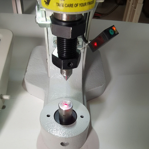 Máquina Remachadora Pequeña para Perforar Botones y Reforzar Agujeros Circulares, Máquina Remachadora de Cuero RN-5024D - Product Image 5