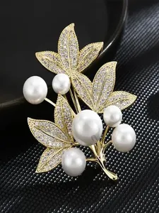 Broches de Moda con Perlas, Hojas de Arce y Diamantes de Imitación, Chapados en Oro para Mujer, Elegantes Broches Metálicos para Ropa, Accesorios de Joyería Diarios - Product Image 1