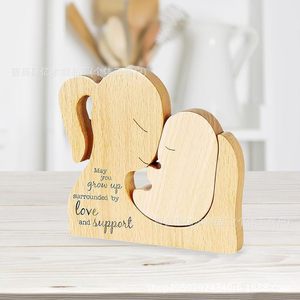Estatua de madera de madre e hijo, adorno de madera de haya, decoración de escritorio para el día de la madre, regalo, forma irregular - Product Image 1