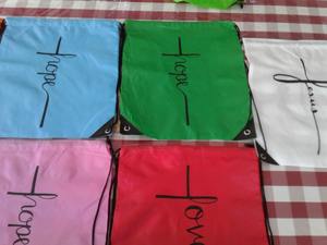 Sacs à dos de sport promotionnels avec cordon de serrage et logo personnalisé en polyester pour faire du shopping Sac à dos avec logos imprimés Sacs à cordes - Product Image 5