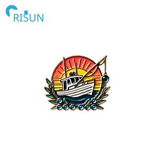 Usine métal émail personnalisé épingle <span class=keywords><strong>à</strong></span> <span class=keywords><strong>pêche</strong></span> bijoux broche entreprise activité de <span class=keywords><strong>pêche</strong></span> coucher de soleil Sunburst <span class=keywords><strong>canne</strong></span> <span class=keywords><strong>à</strong></span> <span class=keywords><strong>pêche</strong></span> poisson épinglette Badge - Product Image 5
