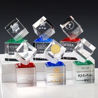 Trophée cube en cristal 3D personnalisé pour récompenser les étudiants et les employés exceptionnels, les concours et les activités de récompense