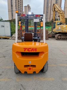 מלגזות דיזל TCM משומשות, עם משקל עבודה של 3 טון, וגם דגמים של 3.5 ו-5 טון. - Product Image 1