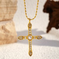 Collier pendentif chic de style français en acier inoxydable plaqué or 18 carats avec croix et goutte d'eau ornées de strass