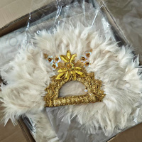 Éventail de mariée blanc à plumes, orné de dentelle dorée, style africain, idéal pour les mariées et les demoiselles d'honneur.