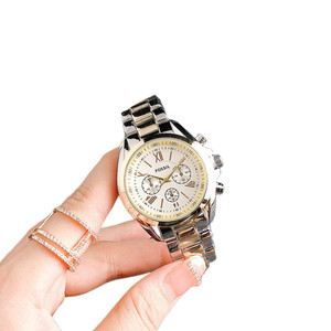 <span class=keywords><strong>Reloj</strong></span> de Cuarzo Elegante <span class=keywords><strong>para</strong></span> <span class=keywords><strong>Mujer</strong></span>, Estilo Ginebra, Correa de Aleación, Compacto, con Tres Esferas y Seis Agujas Decorativas - Product Image 4
