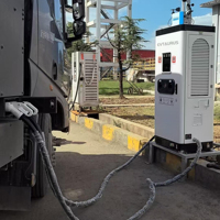 Nueva Estación de Carga Rápida para Vehículos Eléctricos EVTAURUS, 100kW de Potencia, Construcción Robusta, Controles Intuitivos para Uso Público, Certificación CE