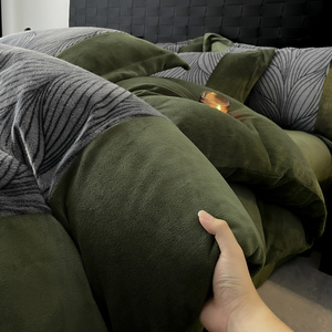 Copripiumino da letto caldo lavabile a macchina in velluto in poliestere antistatico con stampa semplice Set di quattro pezzi - Product Image 5