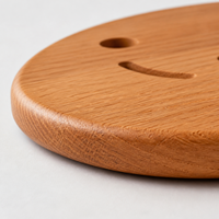 Planche à découper ovale en chêne rouge avec motif visage souriant, plateau de service pour charcuterie, fromage, pizza, pain - Vente en gros