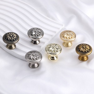 Lianlong Zinc Alloy Handle 3027 Spherical Single Hole Cabinet <b>Door</b> <b>Knob</b> - Product Image 2