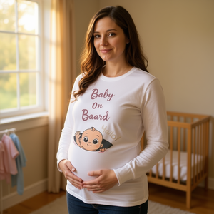 T-shirt à manches longues « Bébé à bord » avec motif bébé espion pour annonce de grossesse - Product Image 3