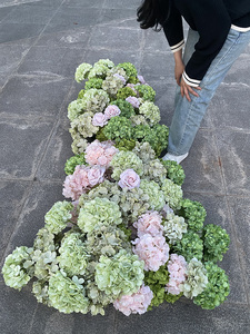 Camino de Flores para Boda, Fondo Verde Oscuro, Hortensias, Plantas Verdes, Arreglo de Flores <span class=keywords><strong>Rosa</strong></span> Claro para Decoración de Eventos - Product Image 2