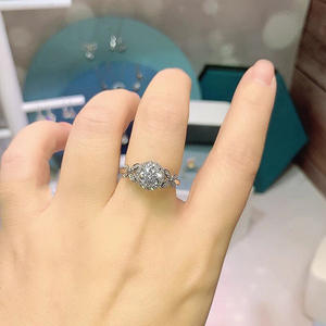 T0944 Anello di Fidanzamento Classico da Donna con Diamante Naturale Taglio Brillante Rotondo e Montatura Halo - Product Image 5