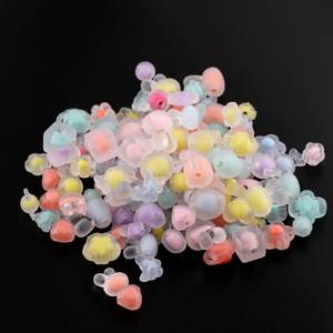 Cuentas acrílicas de formas mixtas con núcleo interior esmerilado para la fabricación de pulseras, cuentas sueltas para joyería DIY, primavera 2024, origen Yiwu - Product Image 3
